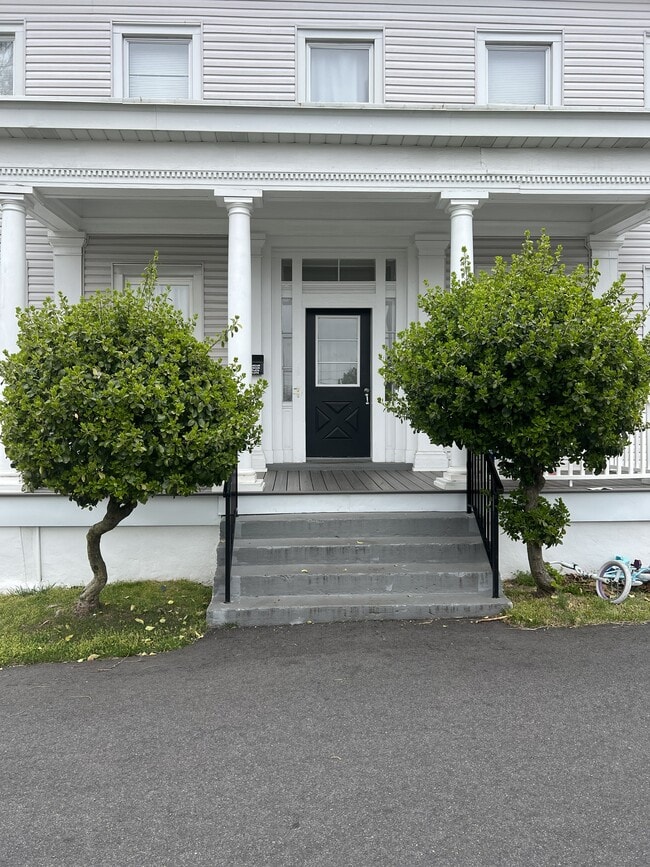 Building Photo - 52 Marlborough Ave