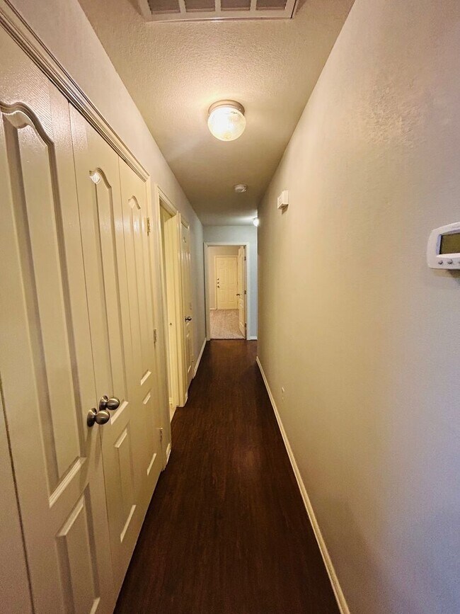 Building Photo - 1912-2000 Prosperity Trail