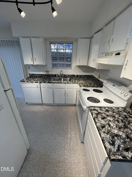 Building Photo - 120 Byrum St