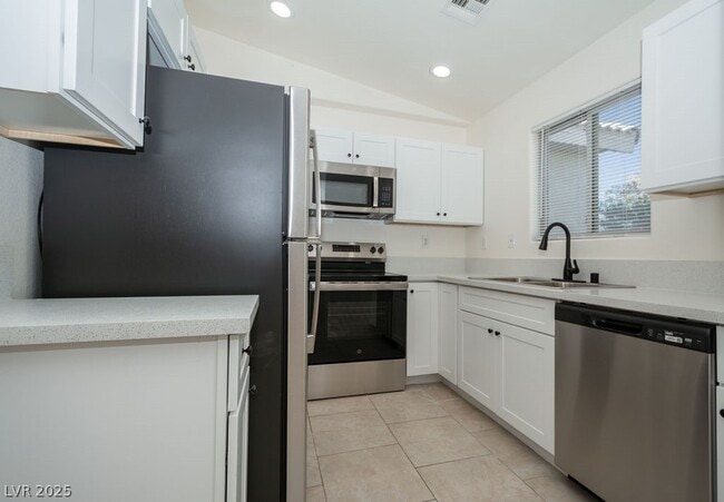 Building Photo - 2021 S Dandelion St