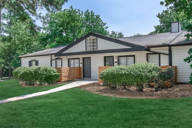 Building Photo - 18001 Cypress Trace Rd