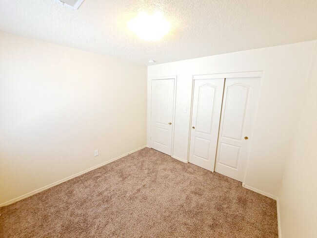 Building Photo - Gorgeous 4-bedroom, 2-bath home featuring two spacious living areas