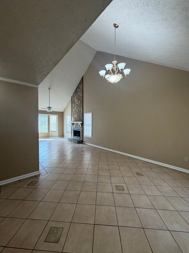 Building Photo - Charming Two-Story Home on a Corner Lot in Jonesboro