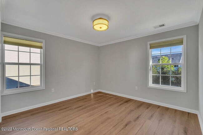 Building Photo - 10 Mulberry Dr