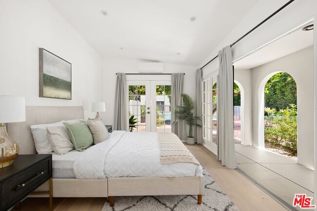 Building Photo - 712 N Rodeo Dr