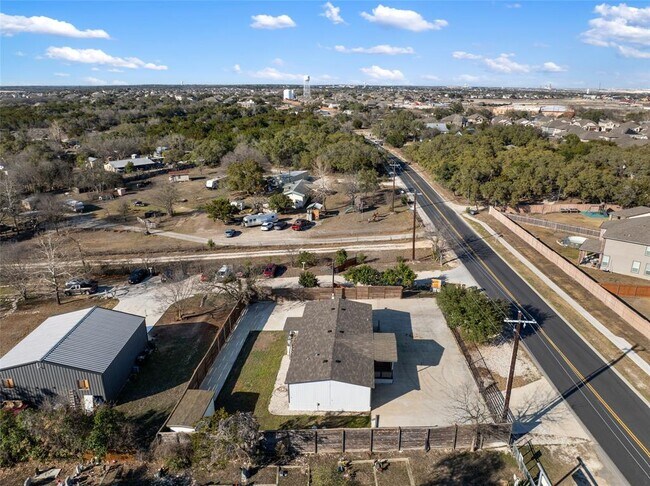 Building Photo - 624 S Old Stagecoach Rd