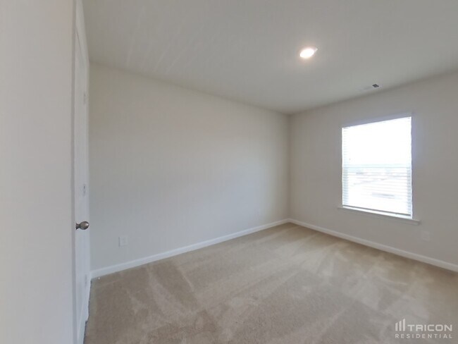 Building Photo - 1300 Deutz Dr