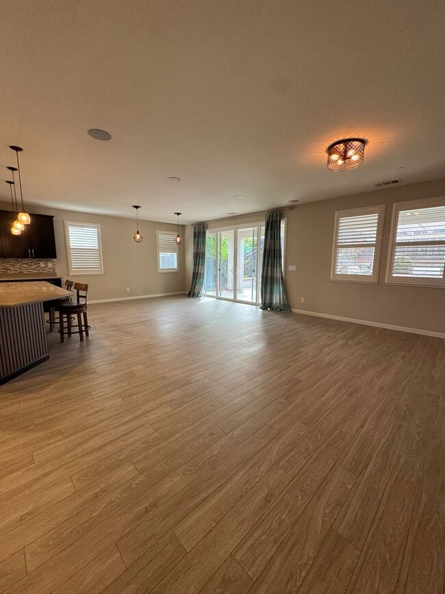Building Photo - 800 Valencia Ct