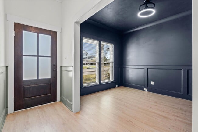 Building Photo - 655 Norman Ln