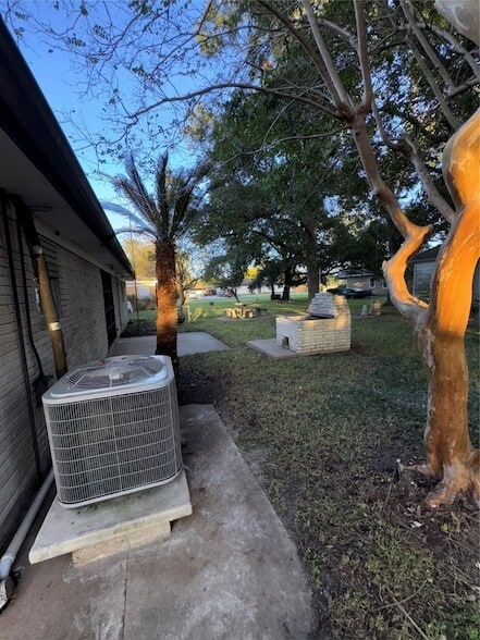 Building Photo - 5717 Woodrow St