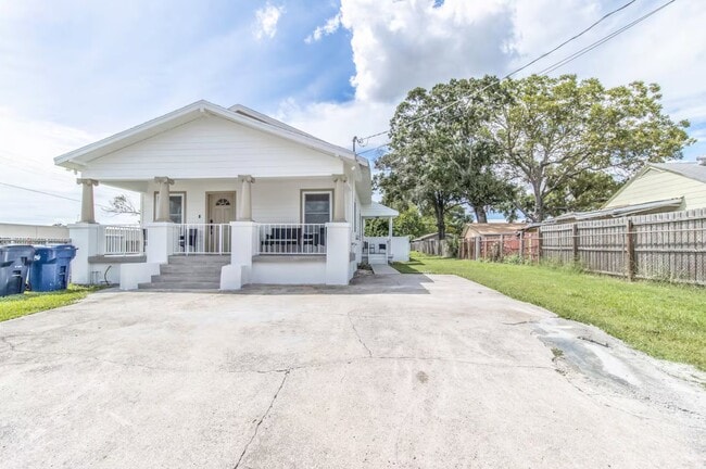 Building Photo - 1606 N Habana Ave