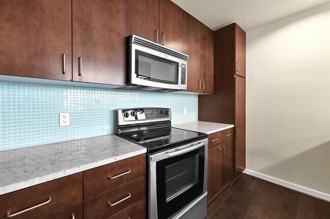 Building Photo - 5925 Almeda Rd