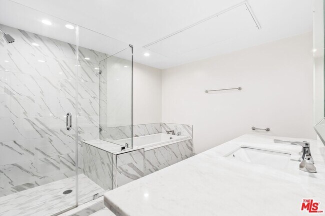 Building Photo - 10647 Ashton Ave