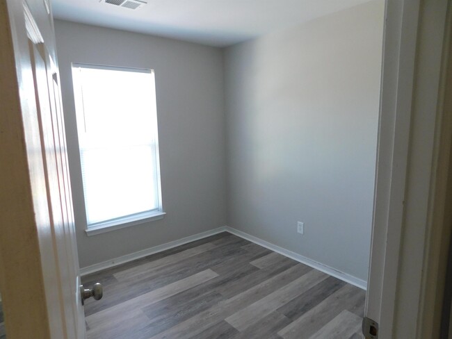 Building Photo - 406 Kingsridge Rd