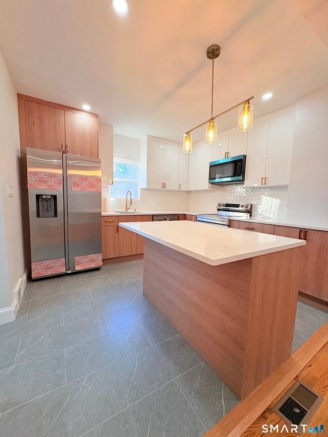 Building Photo - 172 Swanson Ave