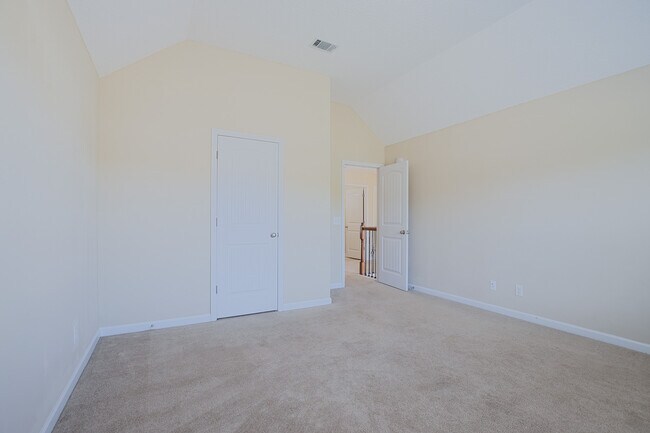 Building Photo - 678 Red Oak Ln