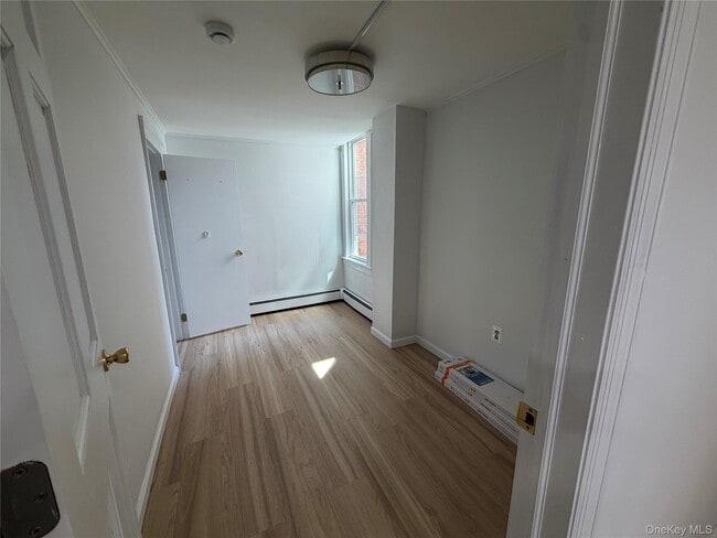 Building Photo - 29 Delano St