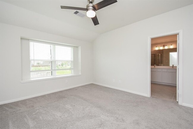 Building Photo - 27943 Western Crk Ct