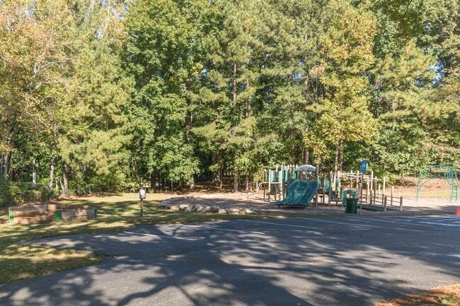 Building Photo - Beautiful 4 sided brick 4BR/3BA ranch home in Dunwoody, GA.