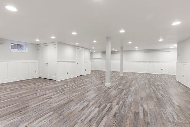 Building Photo - 2715 NE 35th Ave