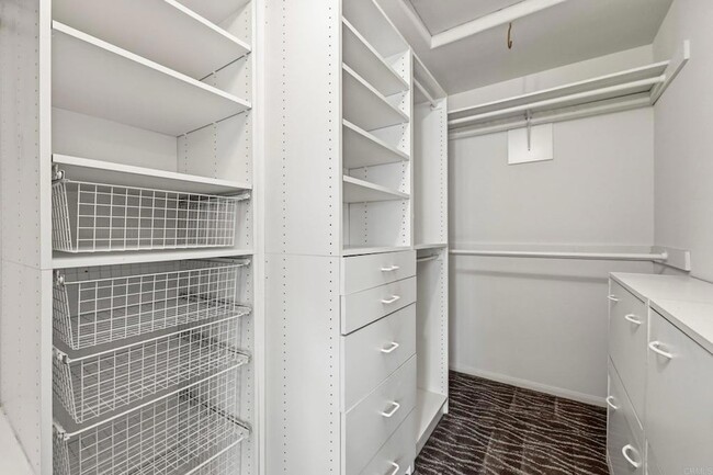 Building Photo - 5643 Willowmere Ln