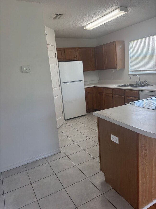 Building Photo - 565 Florosa Ct