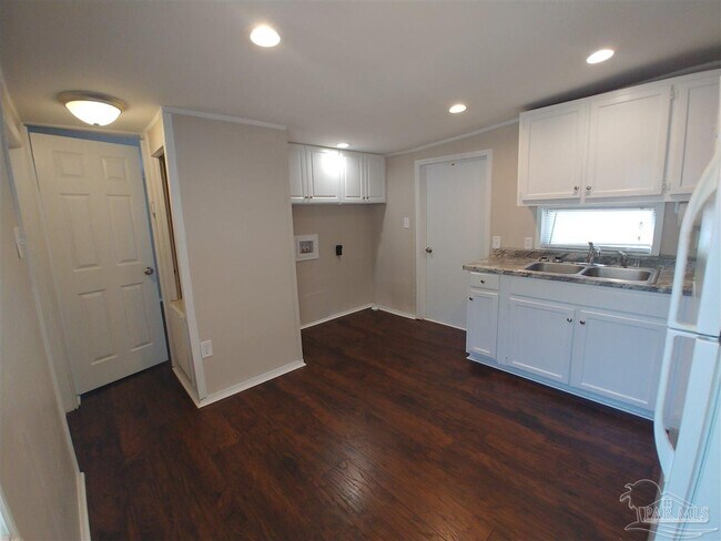 Building Photo - 2821 Hillcrest Ave