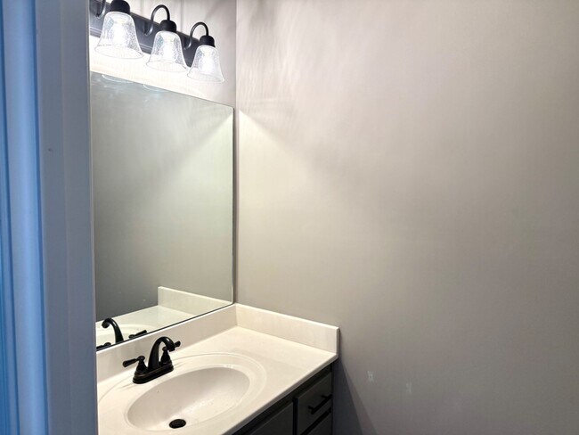 Building Photo - 4378 Parkcrest Dr