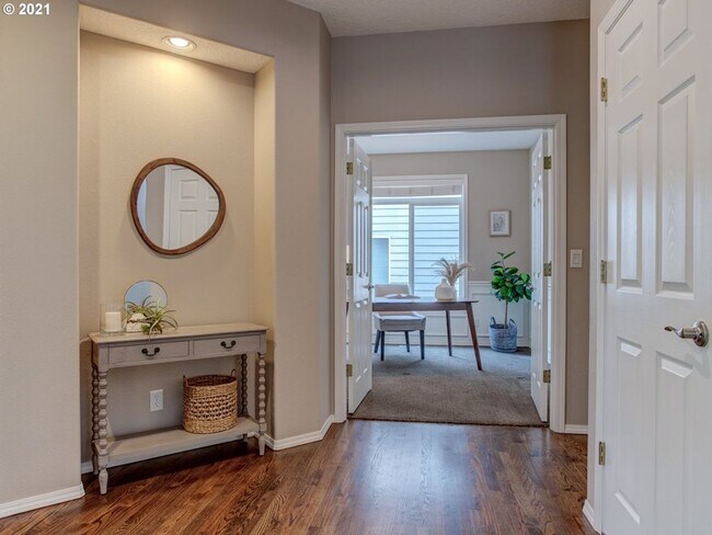 Building Photo - Sought after Remington 4bed 2.5bath with Lots of Yard Space!