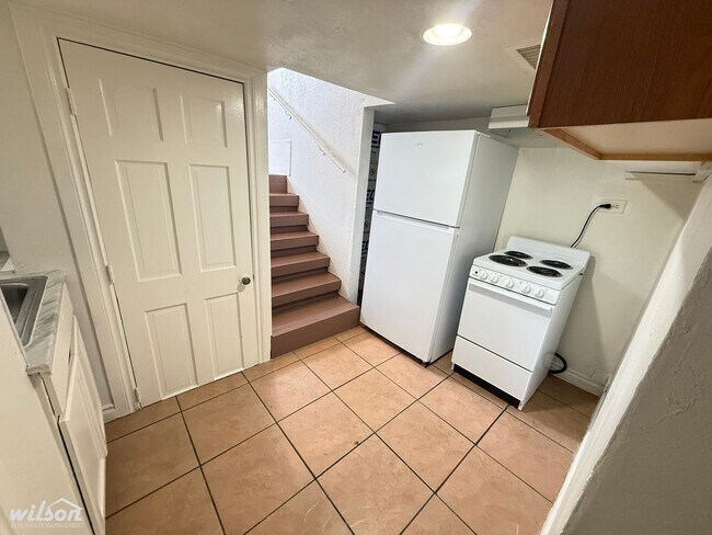 Building Photo - 506 S Naches Ave