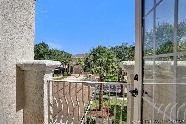 Building Photo - 606 W Circle Dr