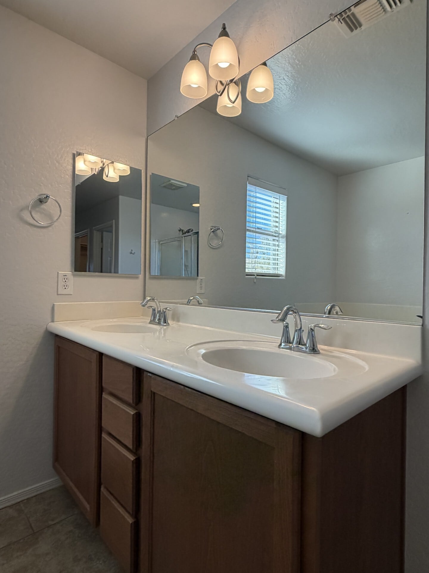 Primary Double Sink - 15642 W Devonshire Ave