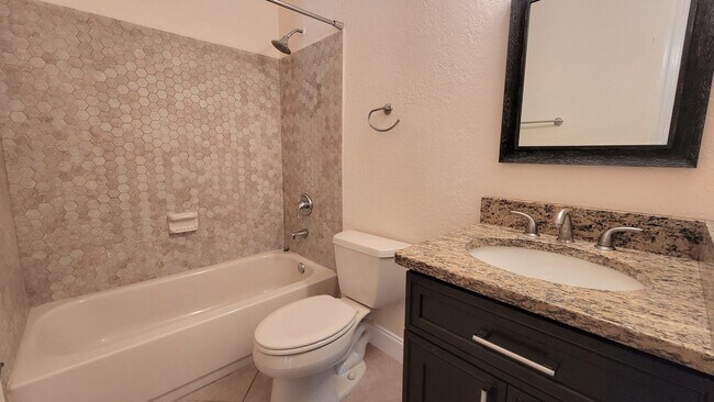 Building Photo - WINTER PARK: Goldenrod Condo - Ground Floo...