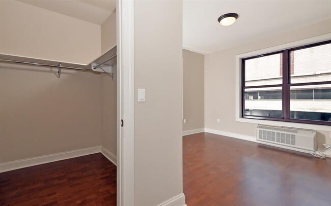 Building Photo - 100 Marshall St