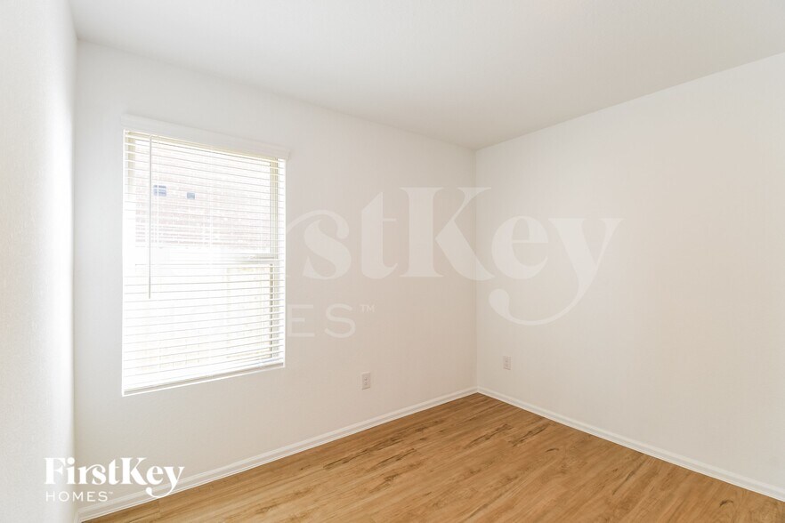 Building Photo - 508 Maple Bnd Ln