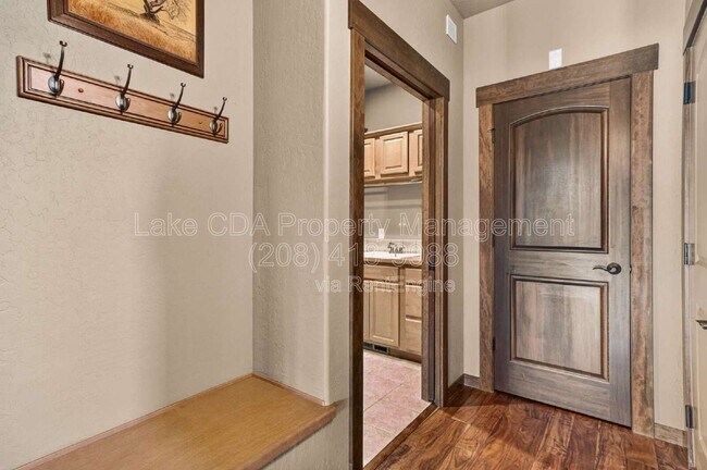 Building Photo - 8668 N Stable Trace Ct