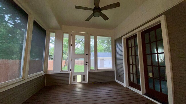 Building Photo - Charming Fairmount Bungalow