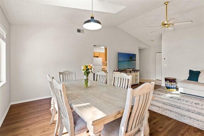 Building Photo - 8006 Picketts Ct