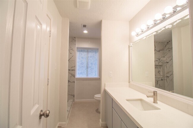 Building Photo - 13111 Campos Dr