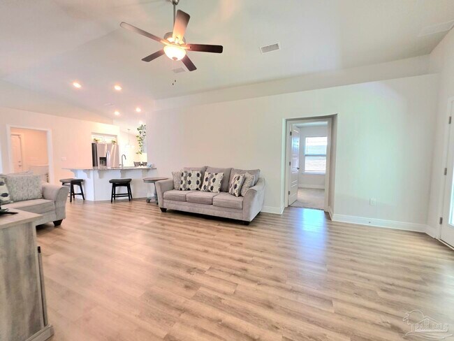 Building Photo - 1813 Leigh Lp