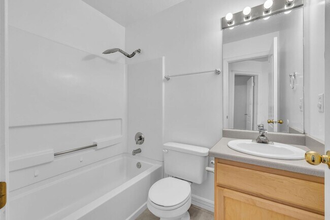 Building Photo - 3 Bedroom 2 Bathroom Home in Saratoga Springs!!