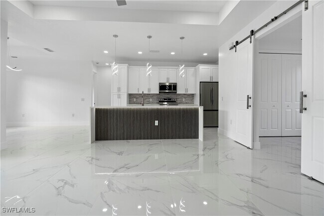 Building Photo - 918 Hollister Ave