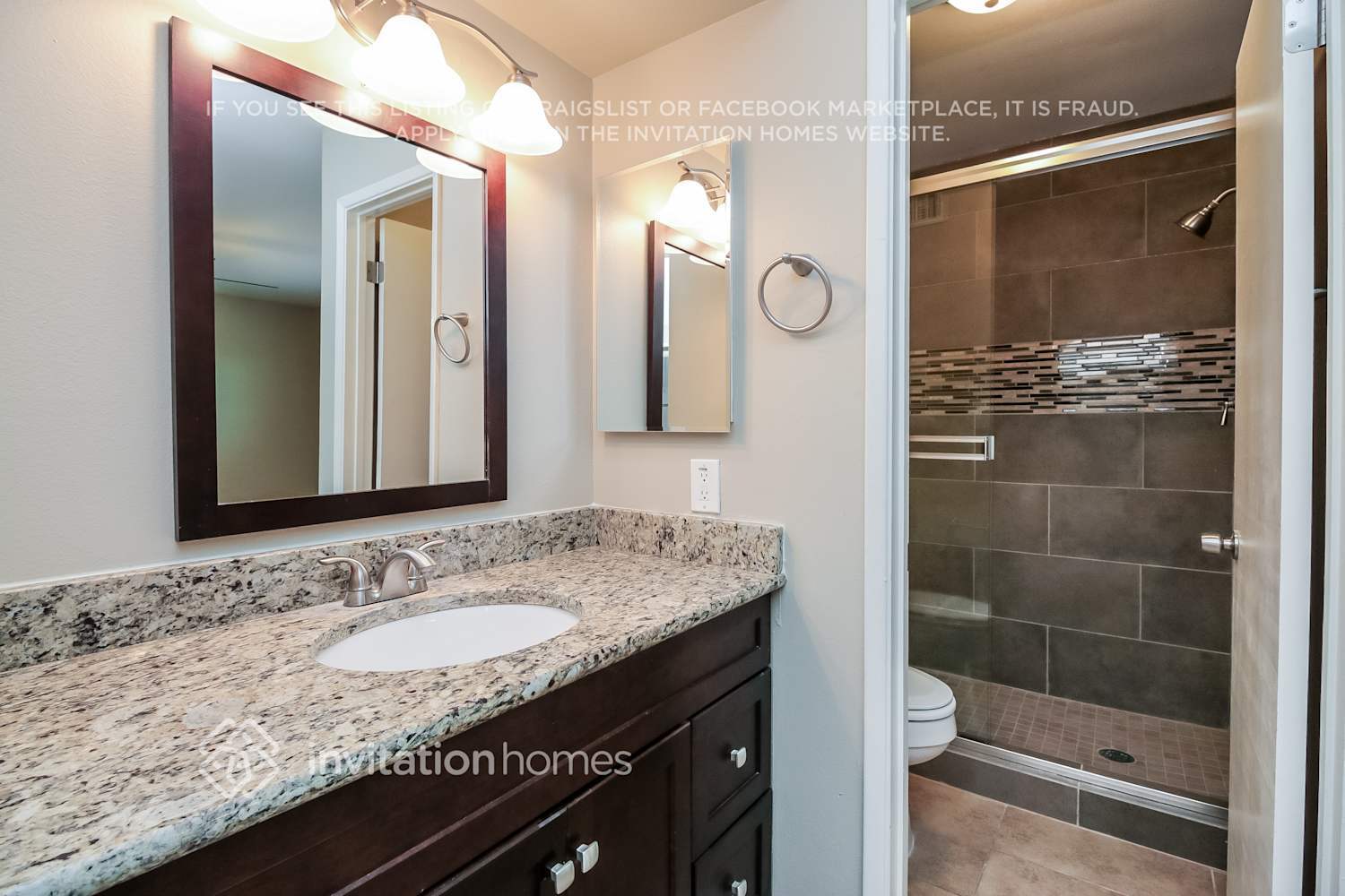 Building Photo - 1821 E La Donna Dr