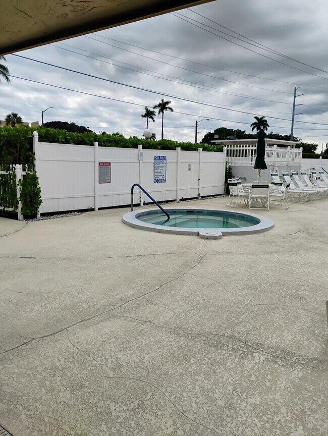 Building Photo - 1661 NW 20th Ave