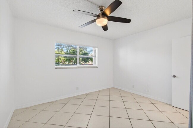 Building Photo - 500 SW 2nd Ave