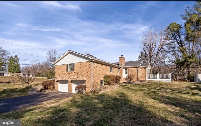 Building Photo - 11611 Vale Rd