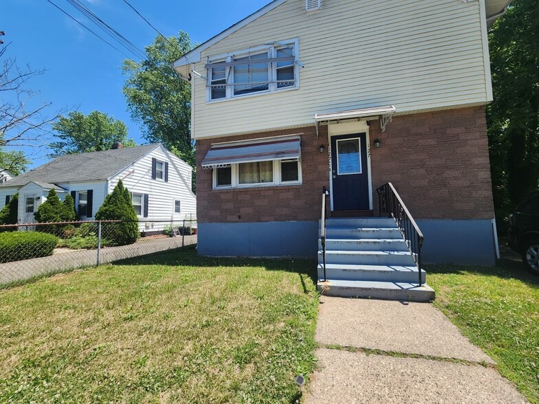 Building Photo - 127 Warner St