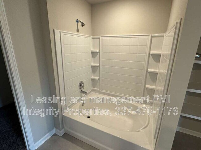 Building Photo - 226 Oak Heights