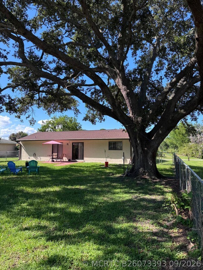Building Photo - 2386 SE Longhorn Ave