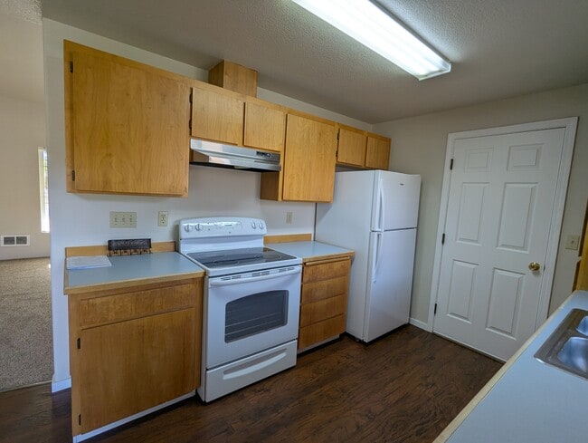 Building Photo - 61862 Avonlea Cir